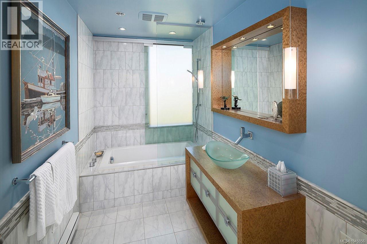 239 Belleville St - 36
