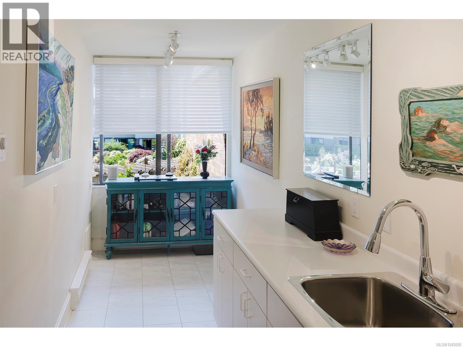 239 Belleville St - 37