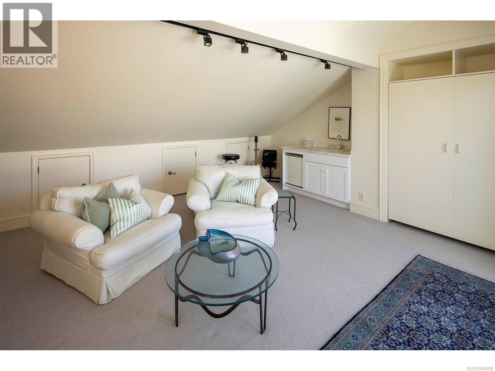 239 Belleville St - 38