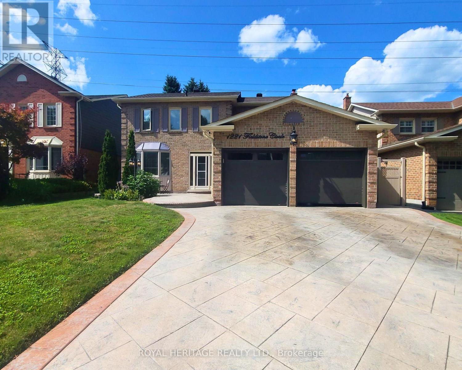 1221 FIELDSTONE CIRCLE