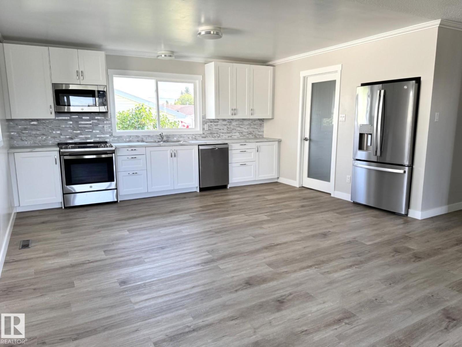 4813 56 AV - Image 9