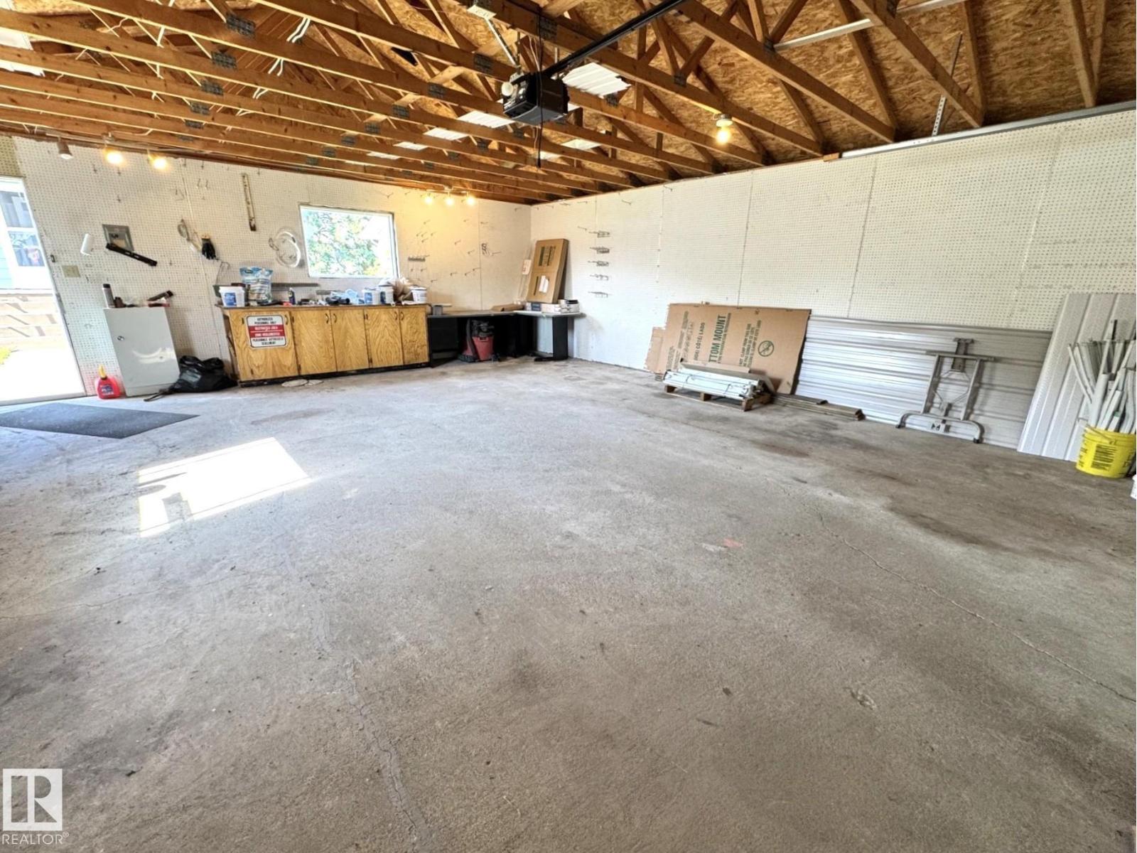 4813 56 AV - Image 57