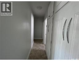 Family room - 606 Balmoral Street, Saskatoon, SK S7K0Y7 Photo 6