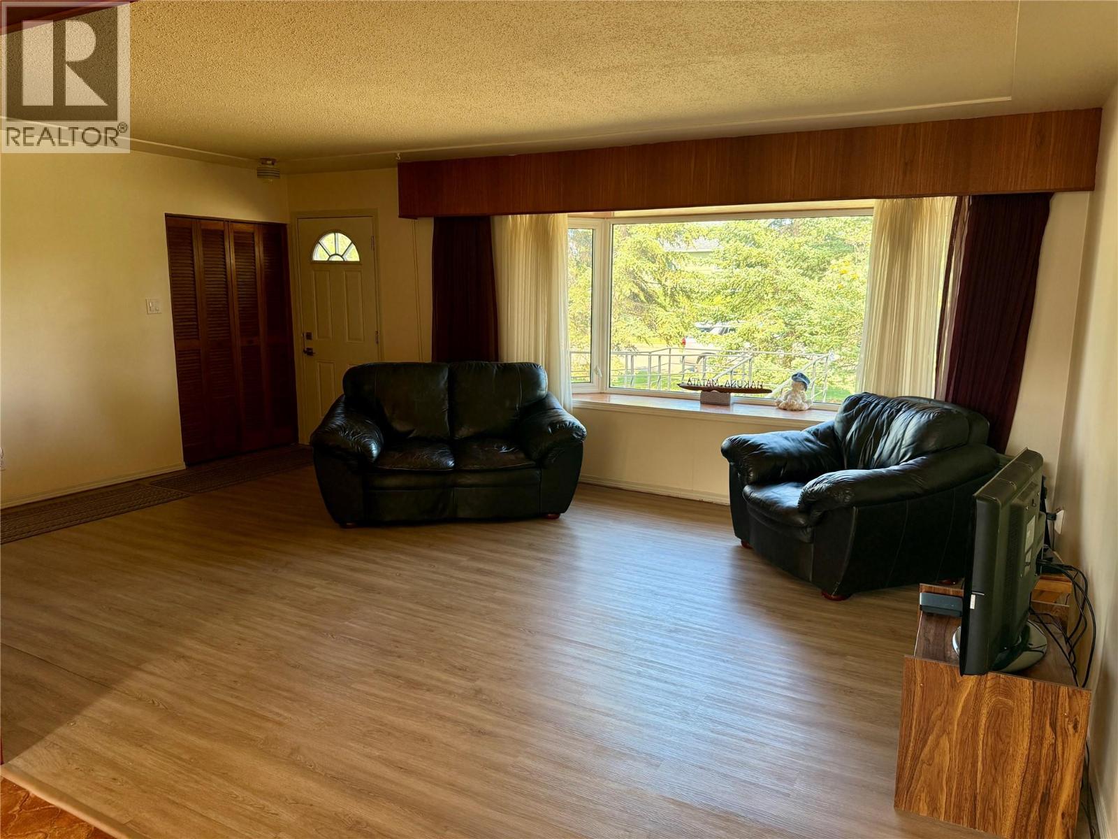 1513 108 Avenue - 9
