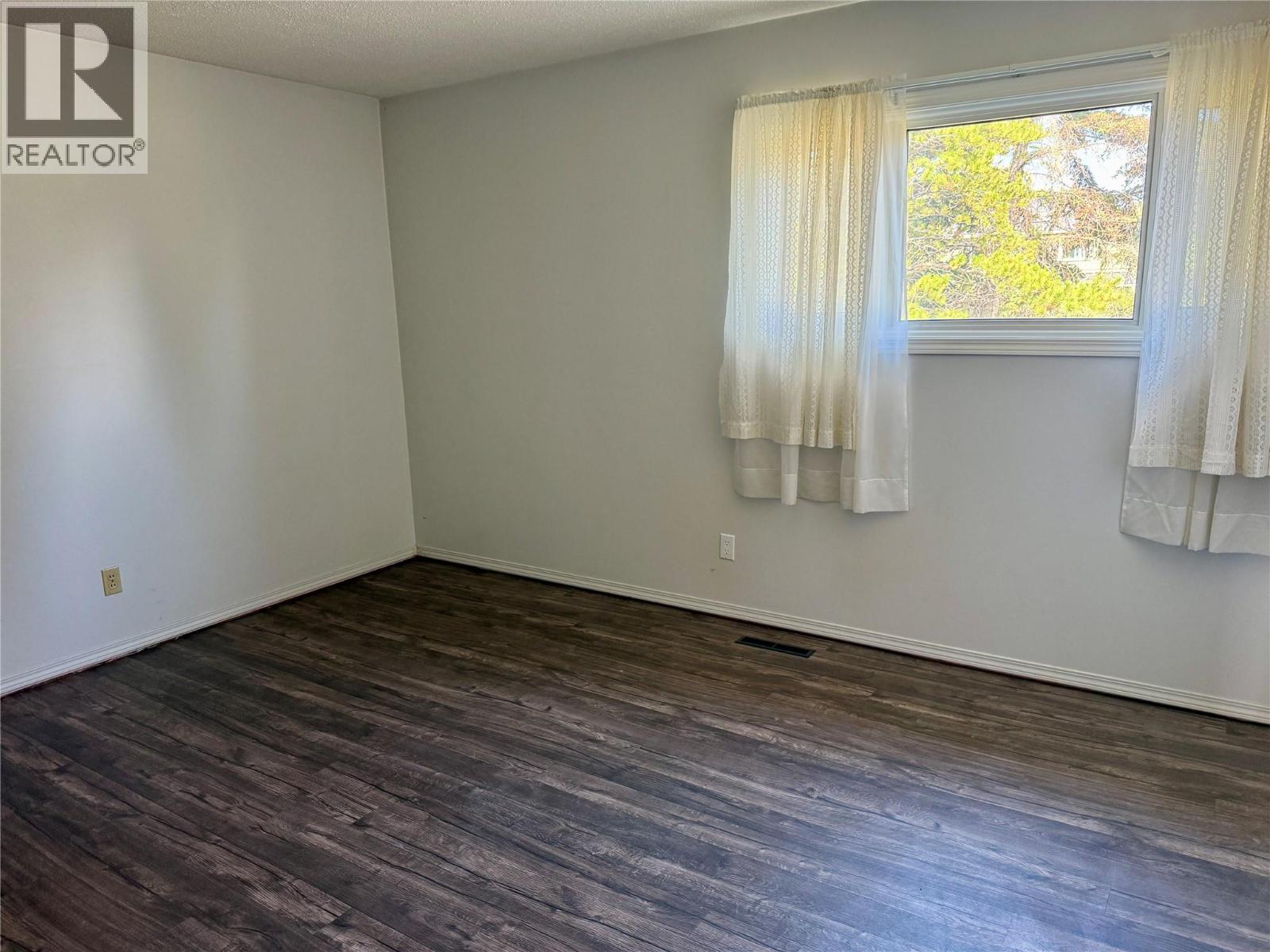 1513 108 Avenue - Image 12