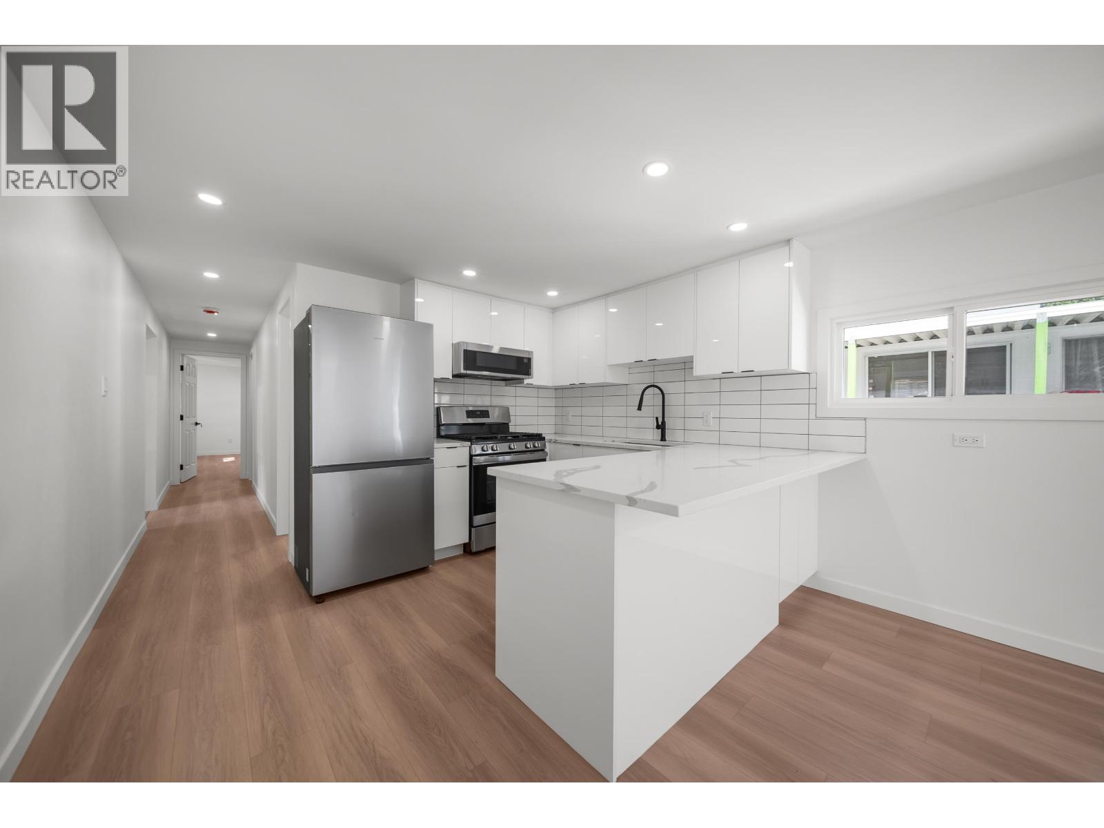 39 21163 LOUGHEED HIGHWAY