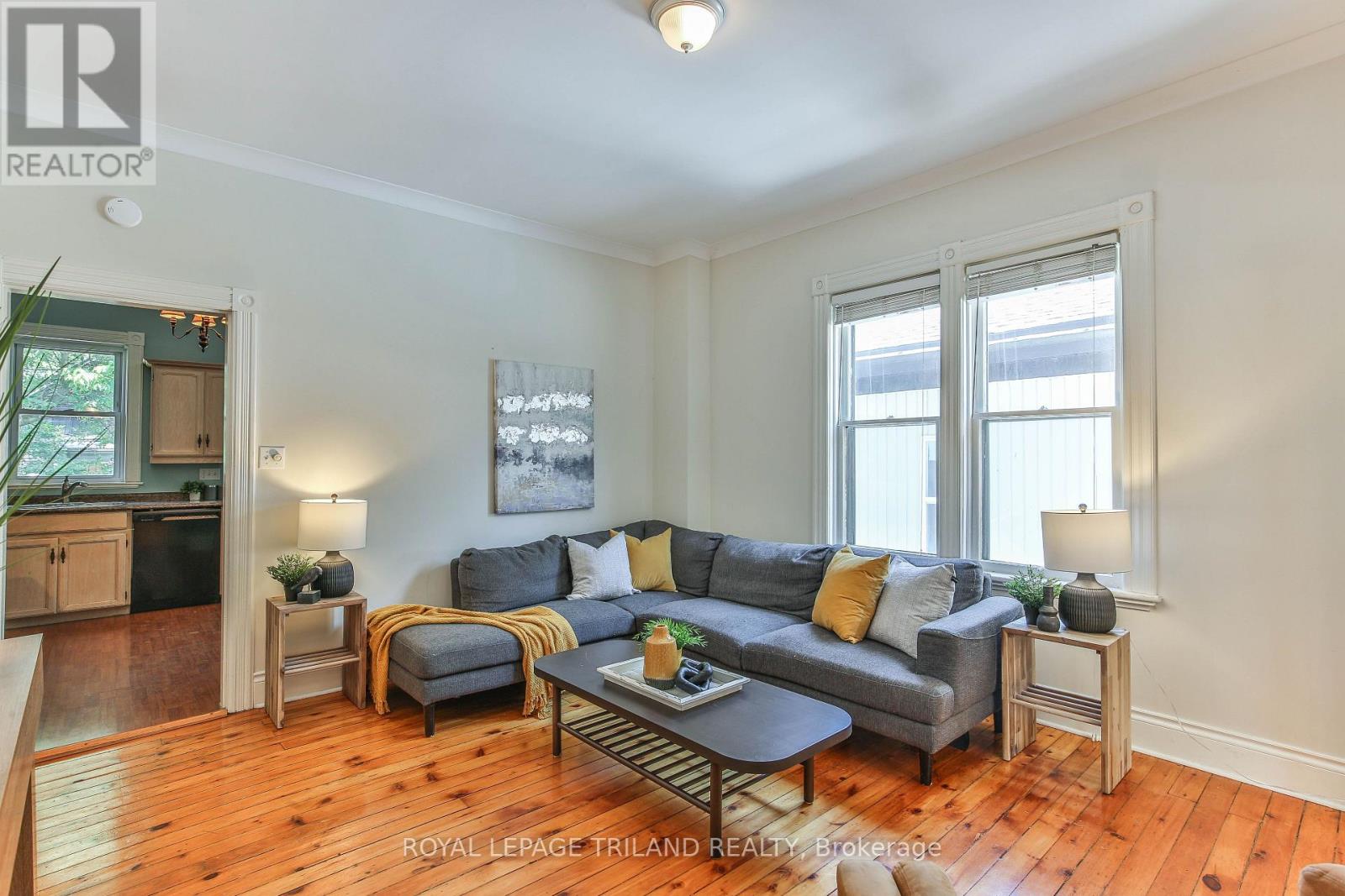 38 BYRON AVENUE E - 11