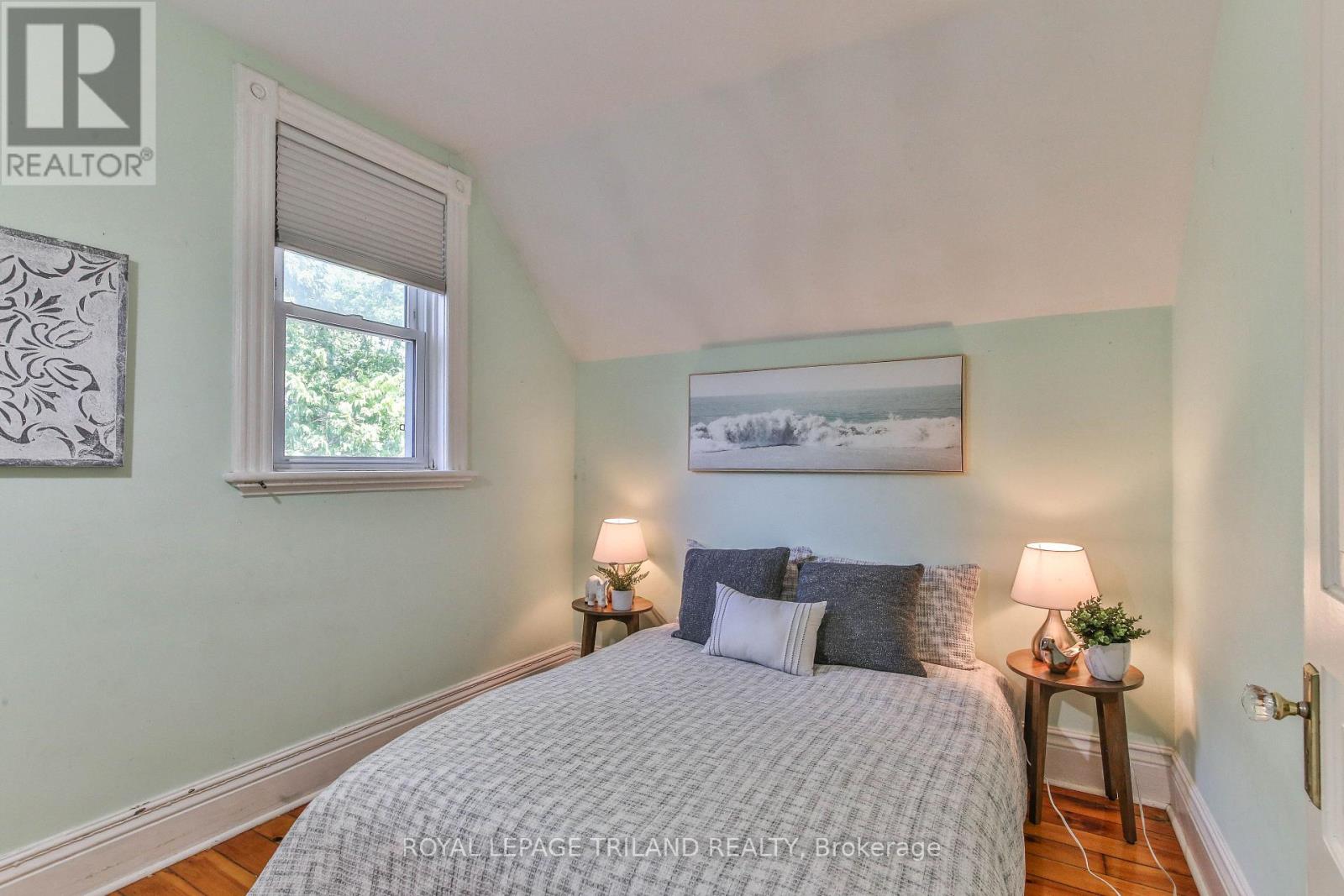 38 BYRON AVENUE E - 24