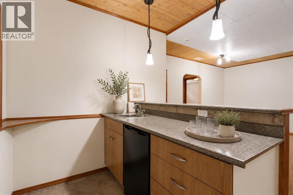1207 Westmount Drive - Image 33