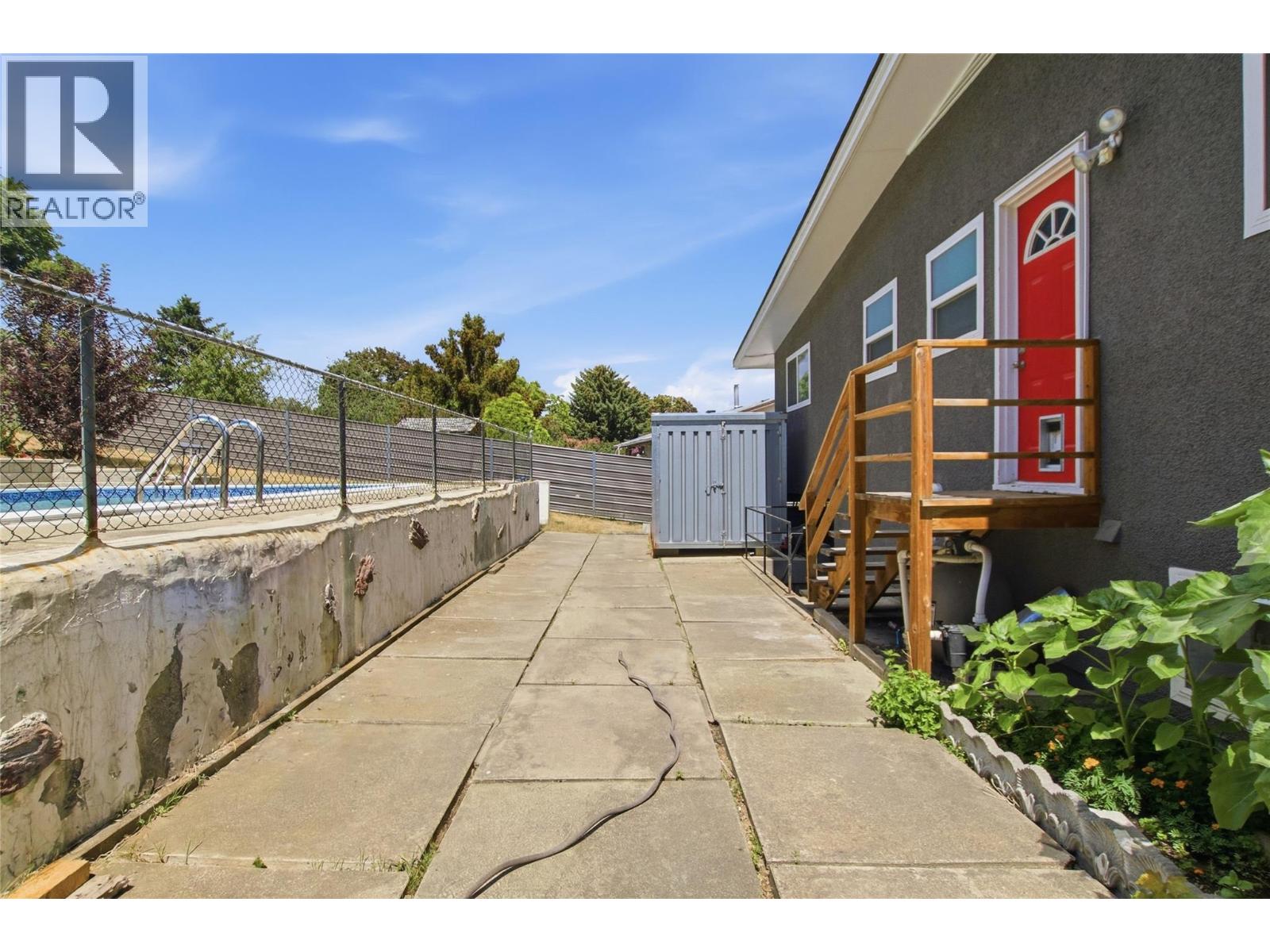 355 Pemberton Terrace - 35
