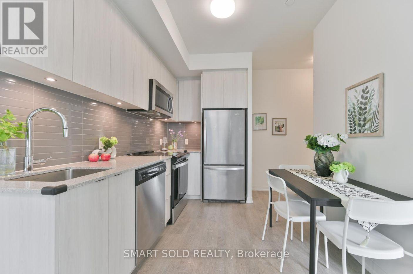 #909E 8868 YONGE STREET - 3