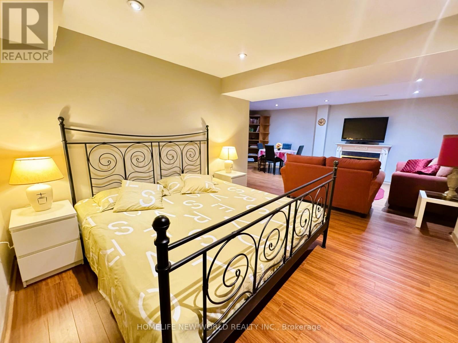 2326 YORKTOWN CIRCLE - 32