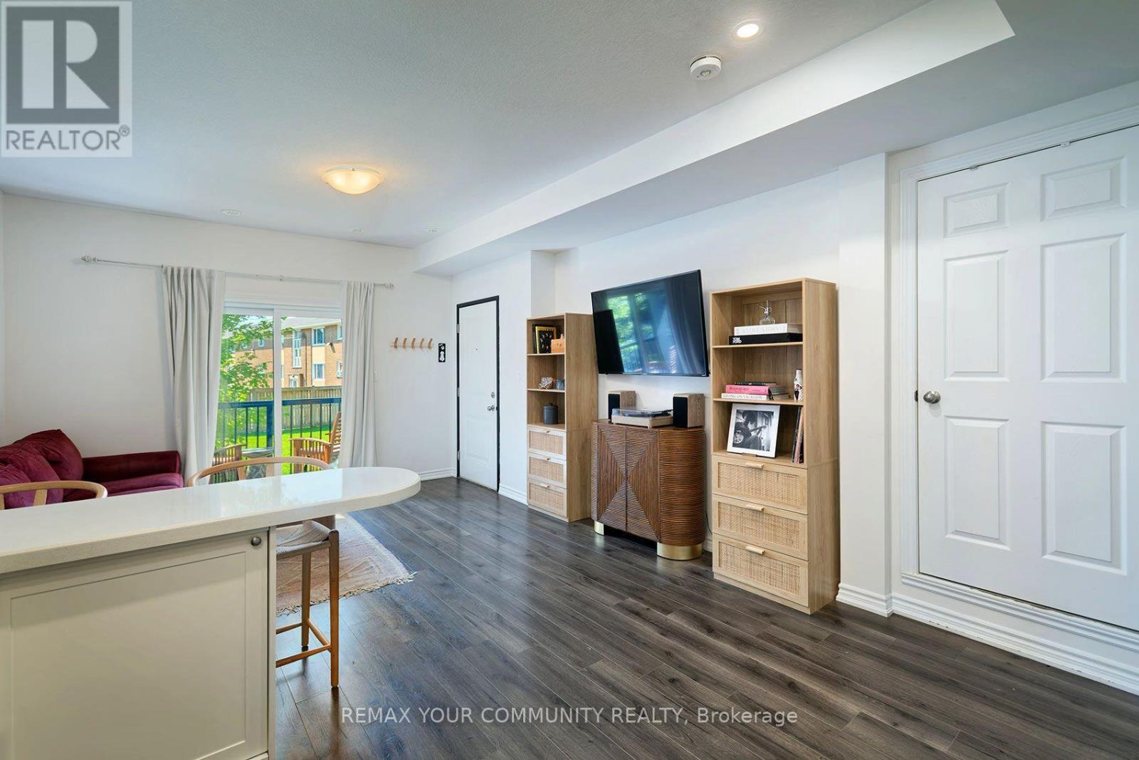 #6B 164 HEIMAN STREET - 12