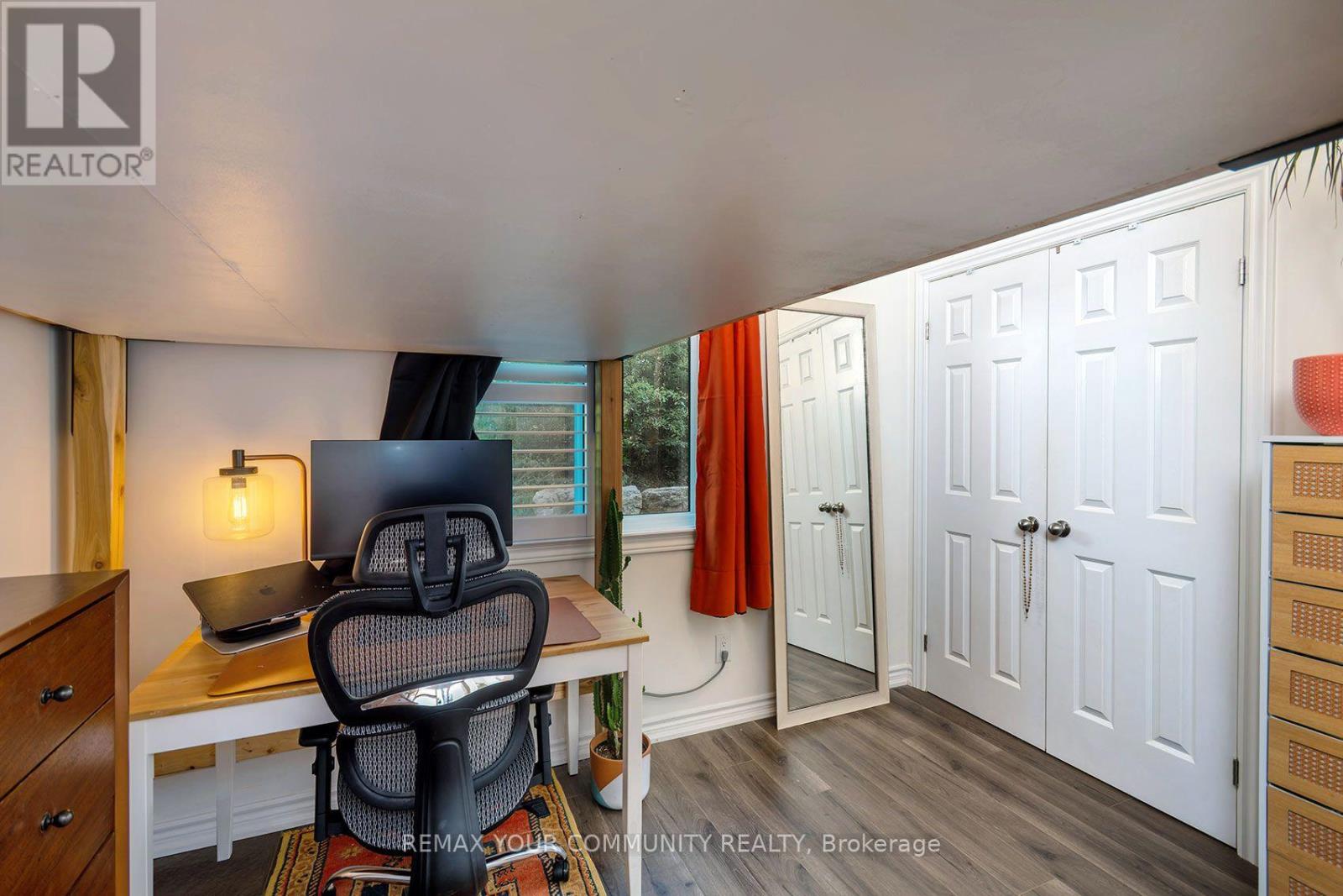 #6B 164 HEIMAN STREET - 18