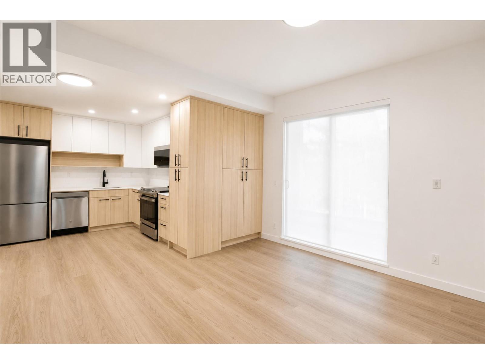 201 1380 Pridham Avenue, Kelowna
