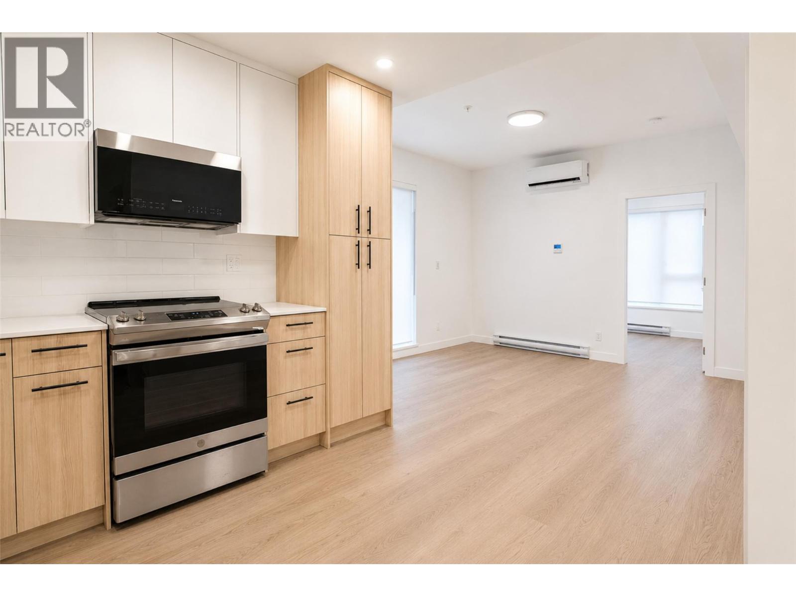 201 1380 Pridham Avenue, Kelowna