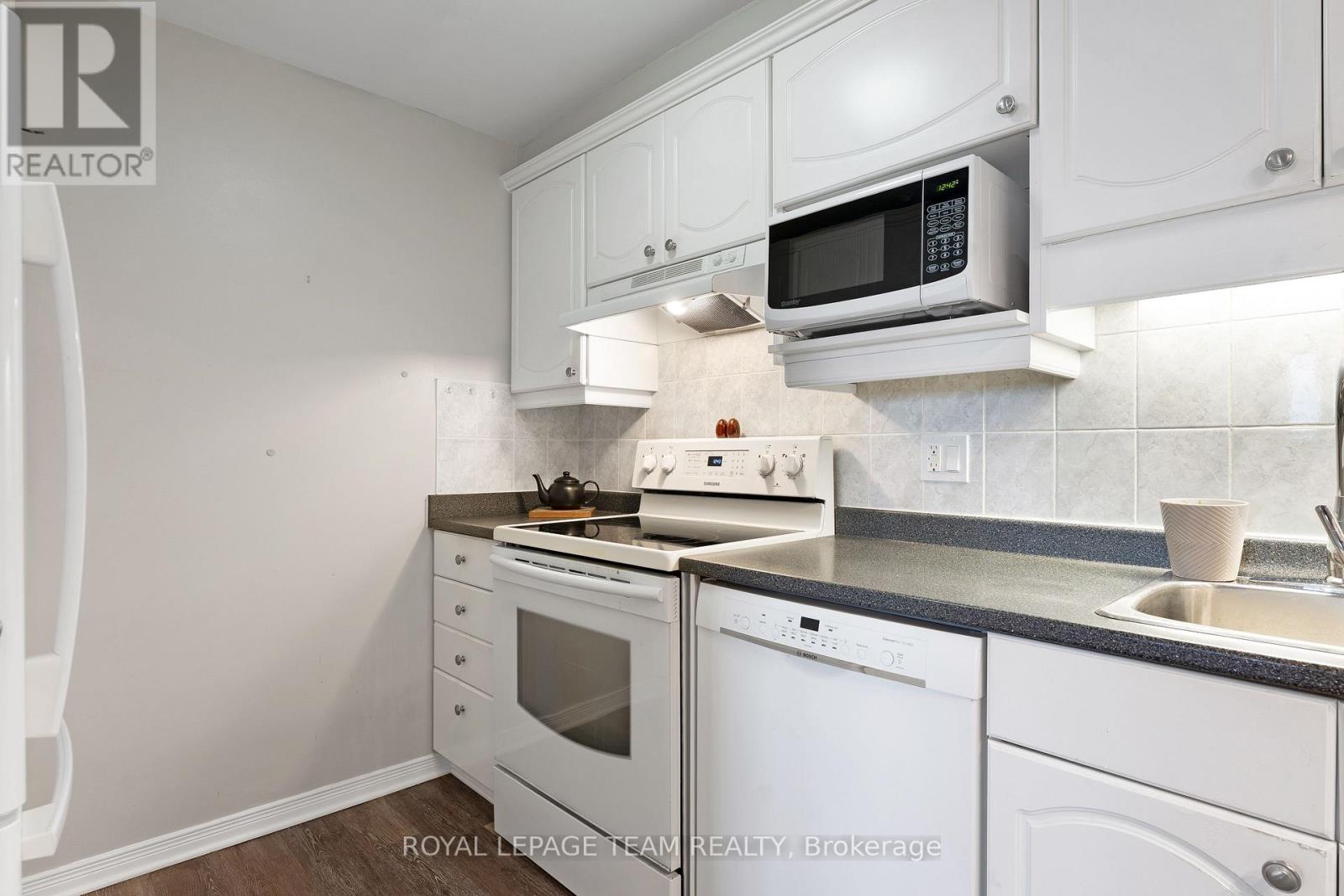 2 Bed, 1 Bath House for Sale in Ottawa – 1402 – 415 GREENVIEW AVENUE, Ottawa – MLS# X13648414 - Image 12