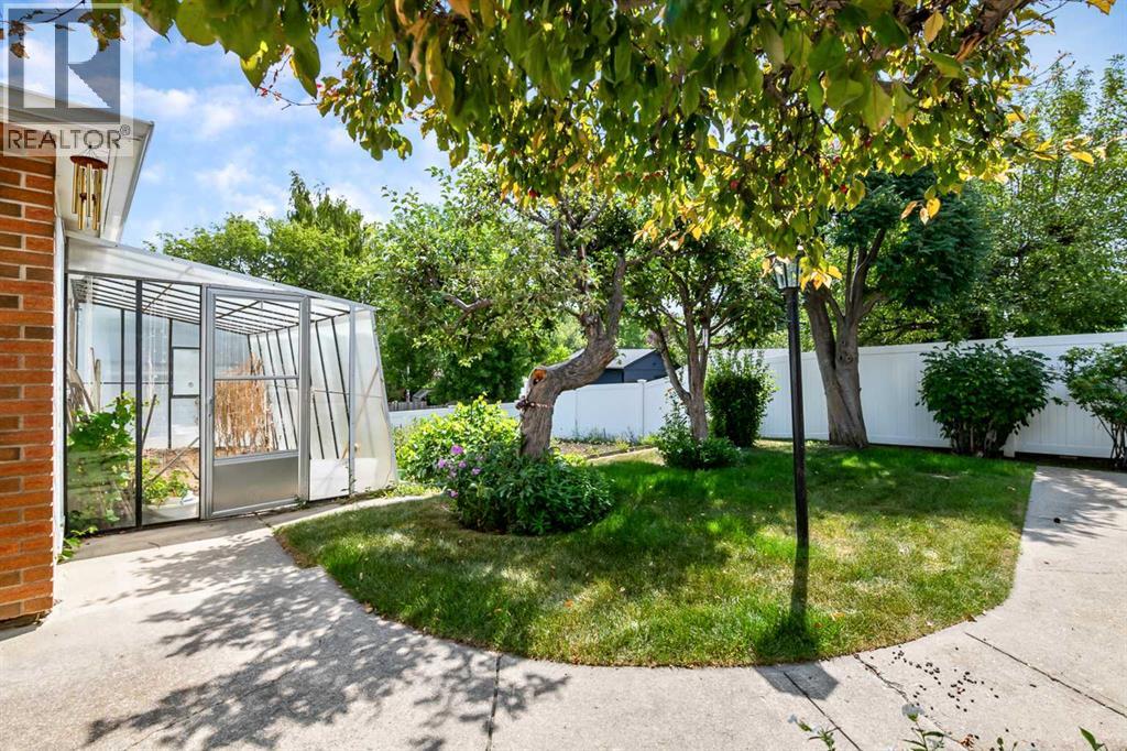 832 Canna Crescent SW - Image 34