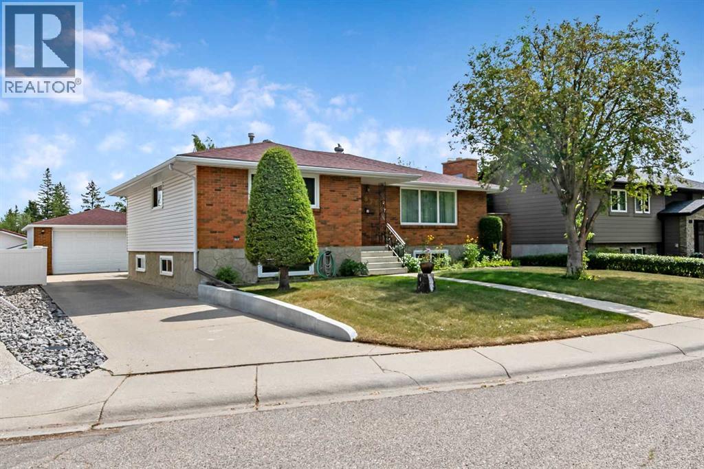 832 Canna Crescent SW - 37