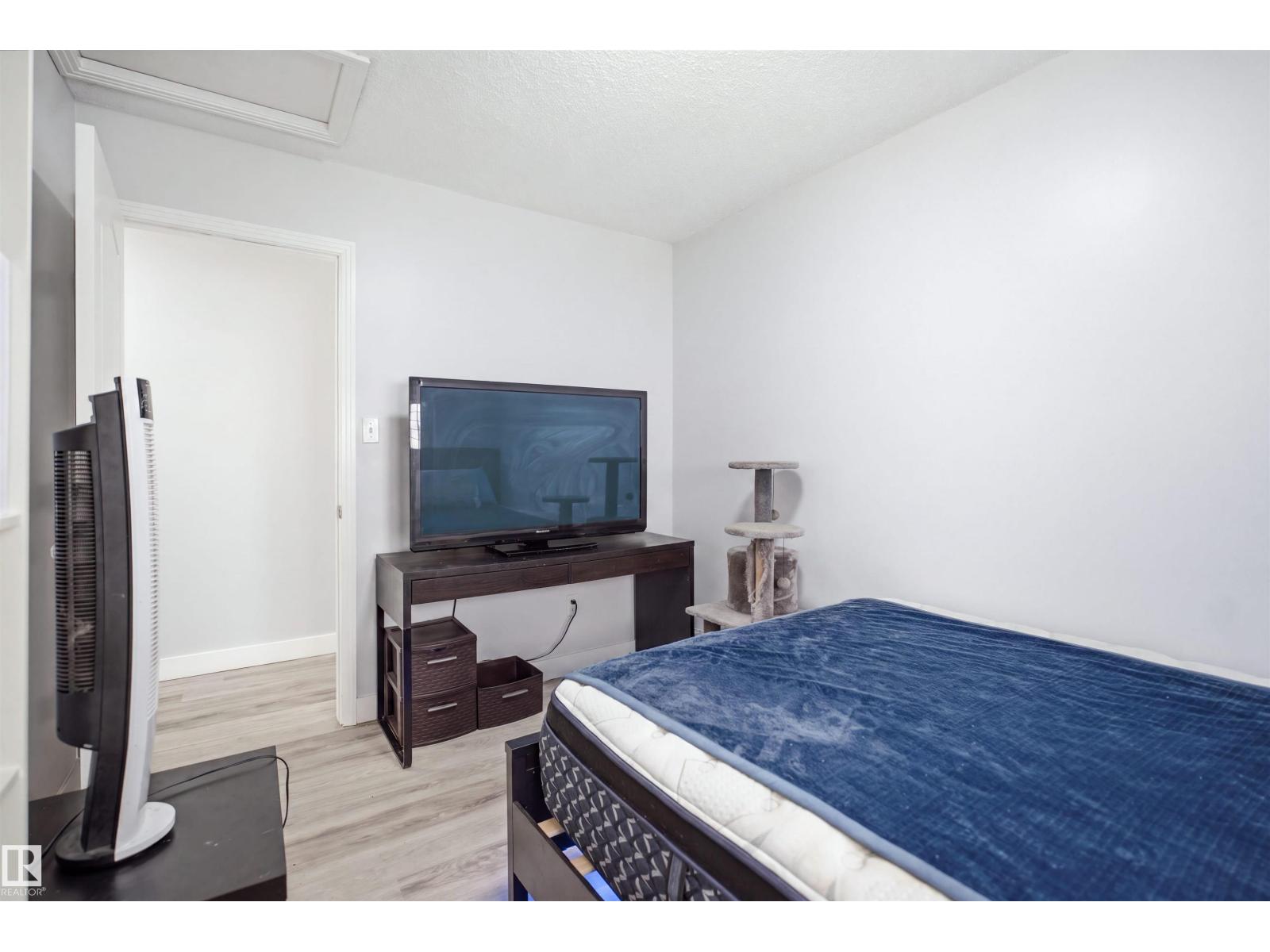714 87 Street SW - 25