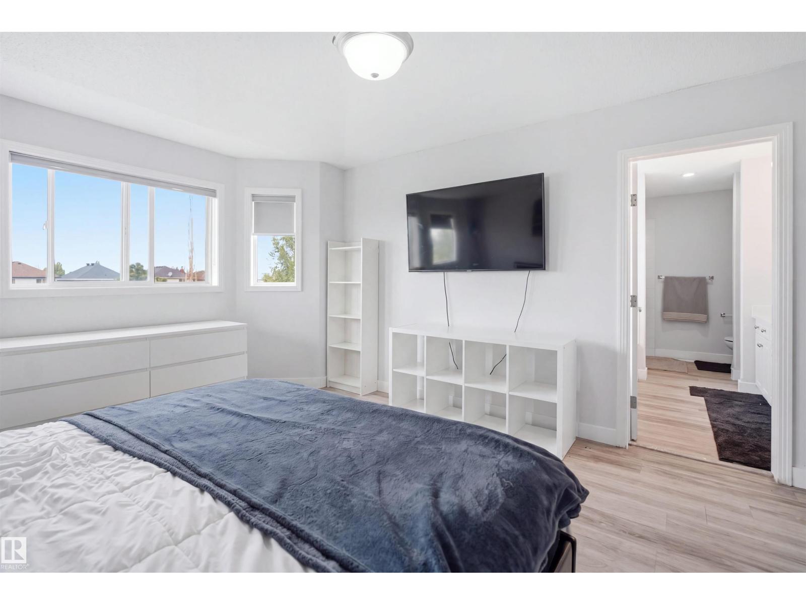 714 87 Street SW - 32