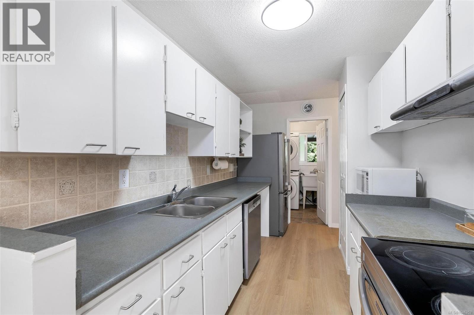 #18 1701 McKenzie Ave - Image 10