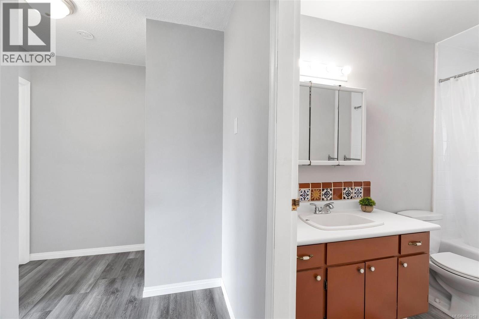 #18 1701 McKenzie Ave - Image 31