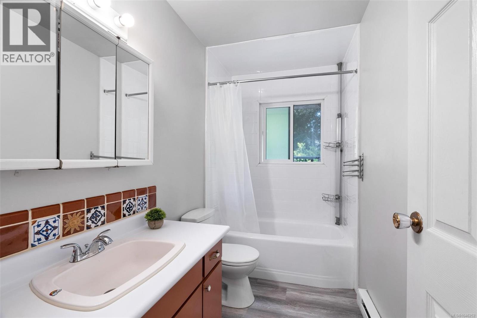 #18 1701 McKenzie Ave - 32