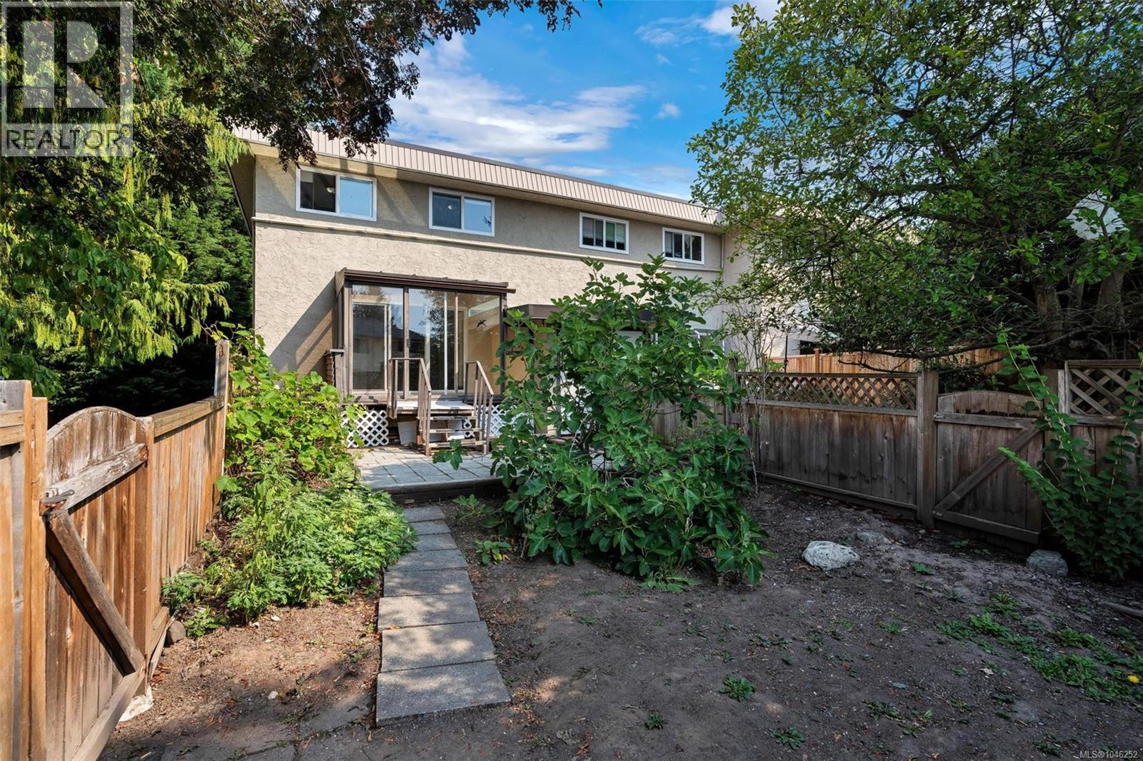 #18 1701 McKenzie Ave - 36