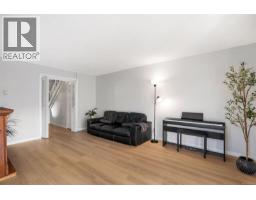 Bathroom - 18 1701 Mckenzie Ave, Saanich, BC V8N1A6 Photo 8
