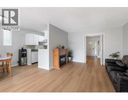 Bathroom - 18 1701 Mckenzie Ave, Saanich, BC V8N1A6 Photo 9