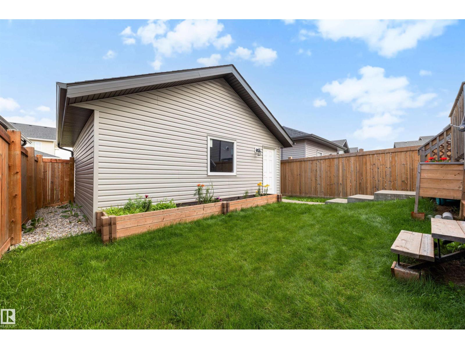 9527 212 ST NW - 33