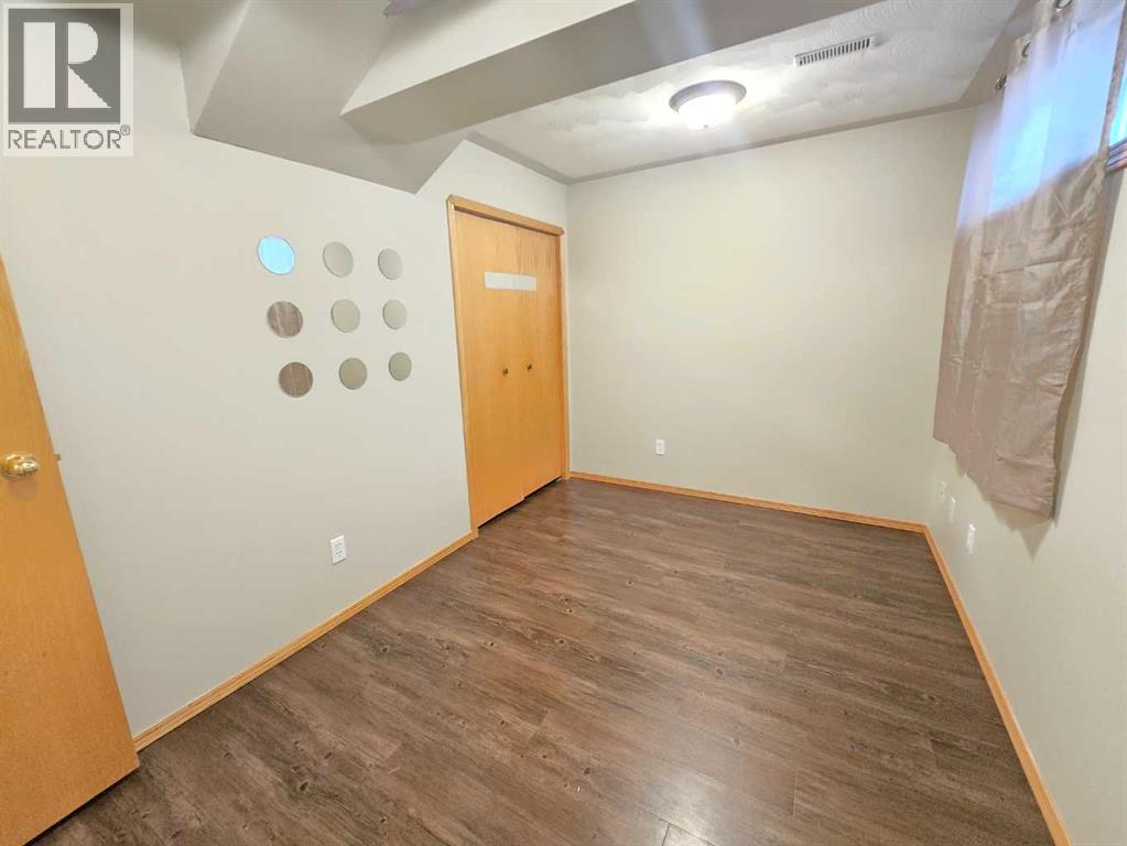 12 Archibald Crescent - 27