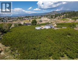 4pc Bathroom - 2885 Valleyview Road, Penticton, BC V2A8V7 Photo 11