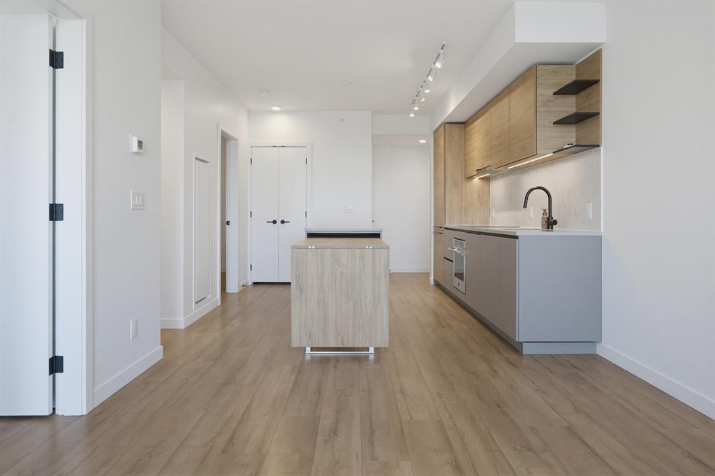 15XX 13428 105 AVENUE, Surrey — photo 2