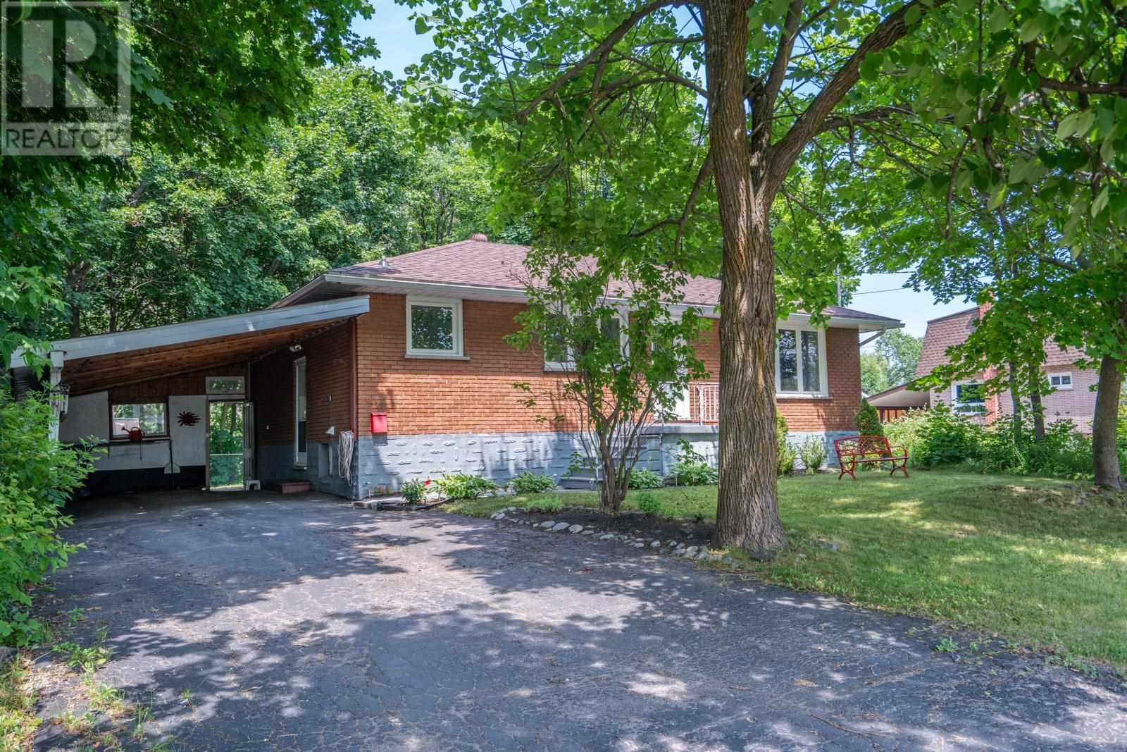 52 Stevens ST