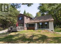 Living room - 1025 & 1027 Big Island Road, Bracebridge, ON P1L1X1 Photo 7