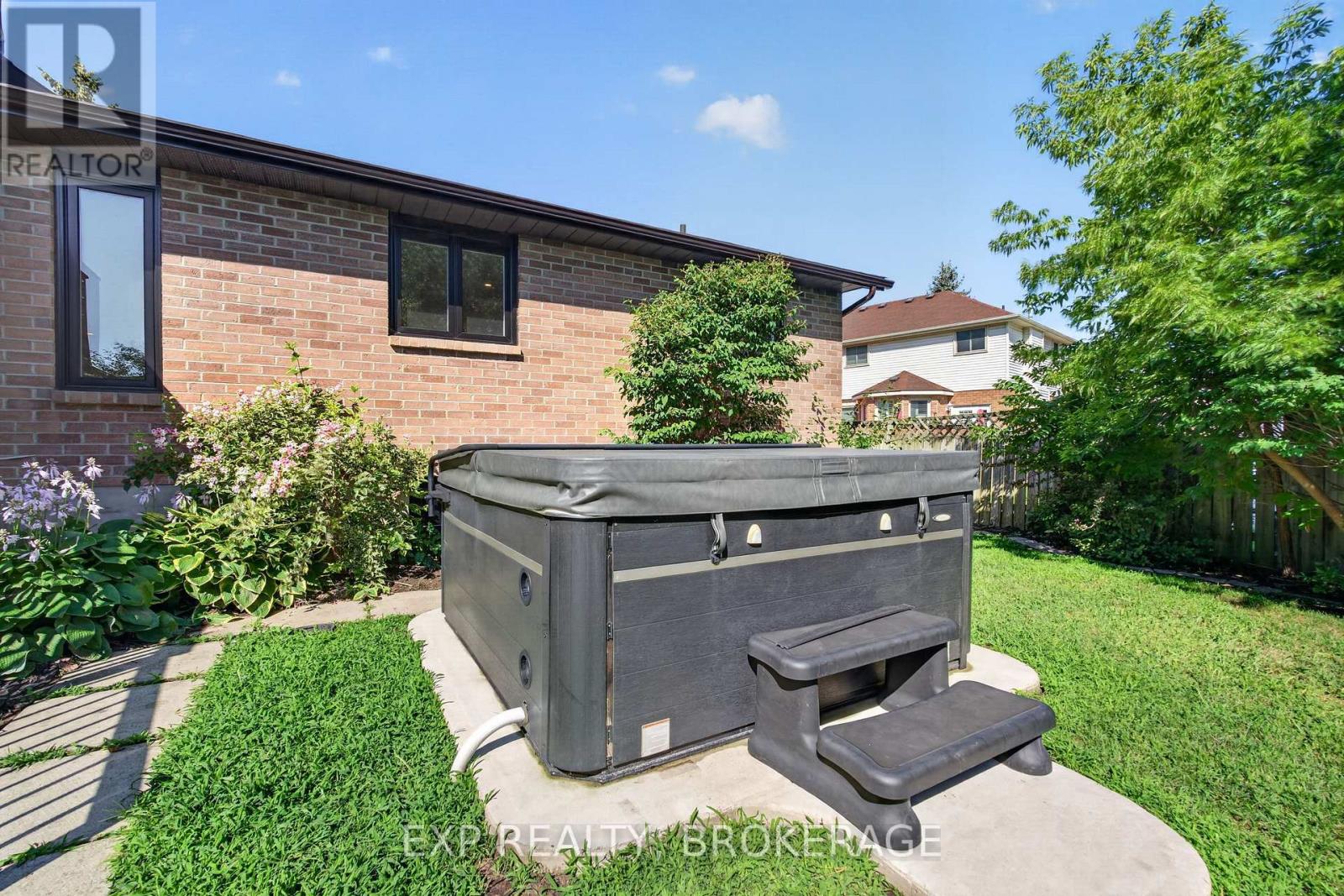 1146 DUNHAM STREET - Image 45