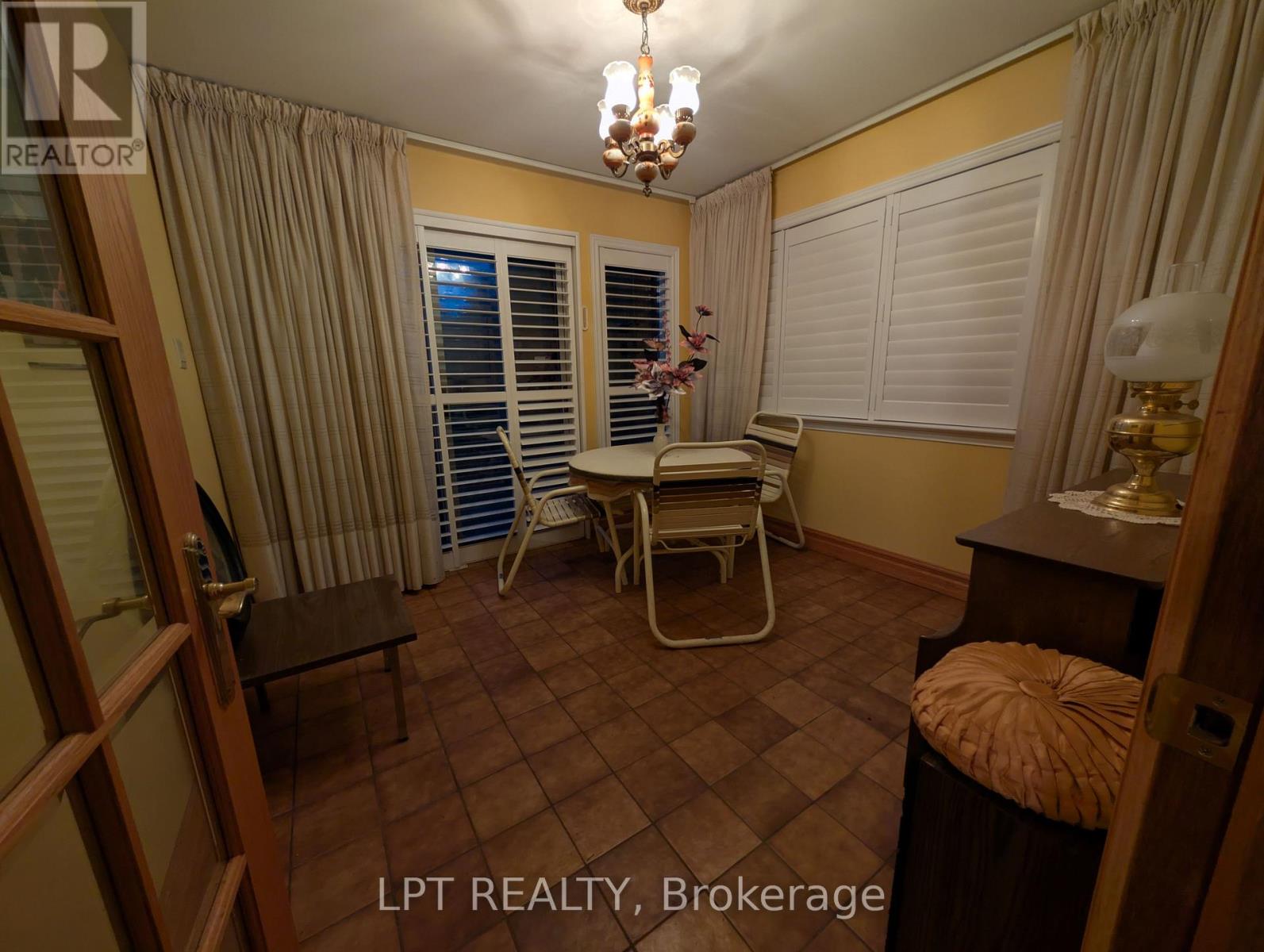47 PARKSIDE DRIVE - 17