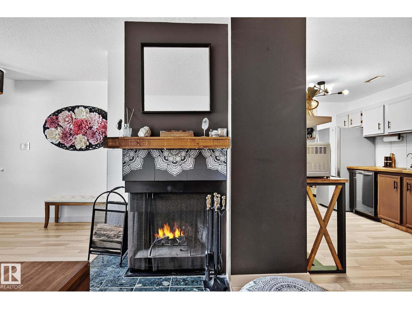 #29 2115 118 ST NW - 11