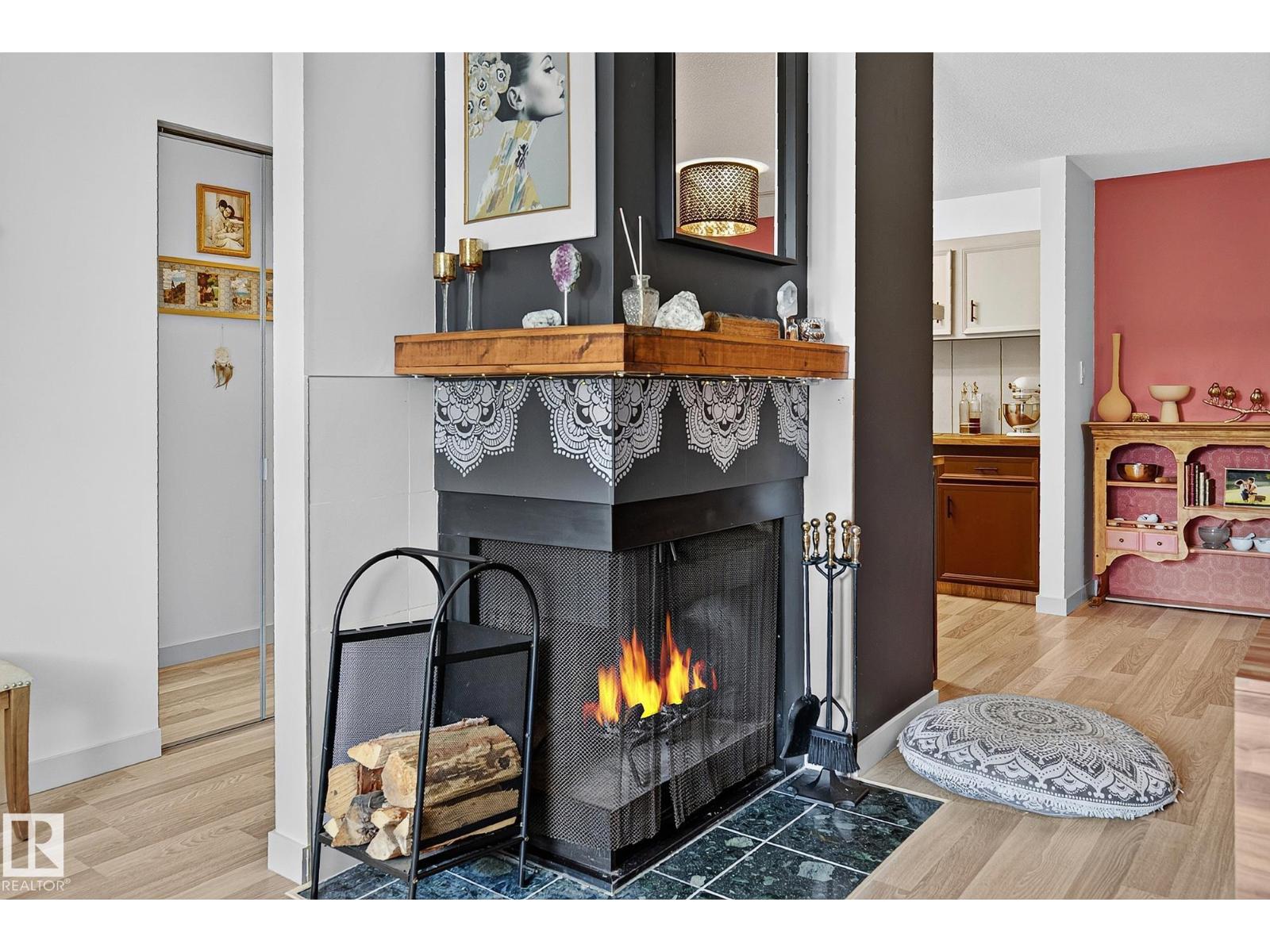 #29 2115 118 ST NW - 15