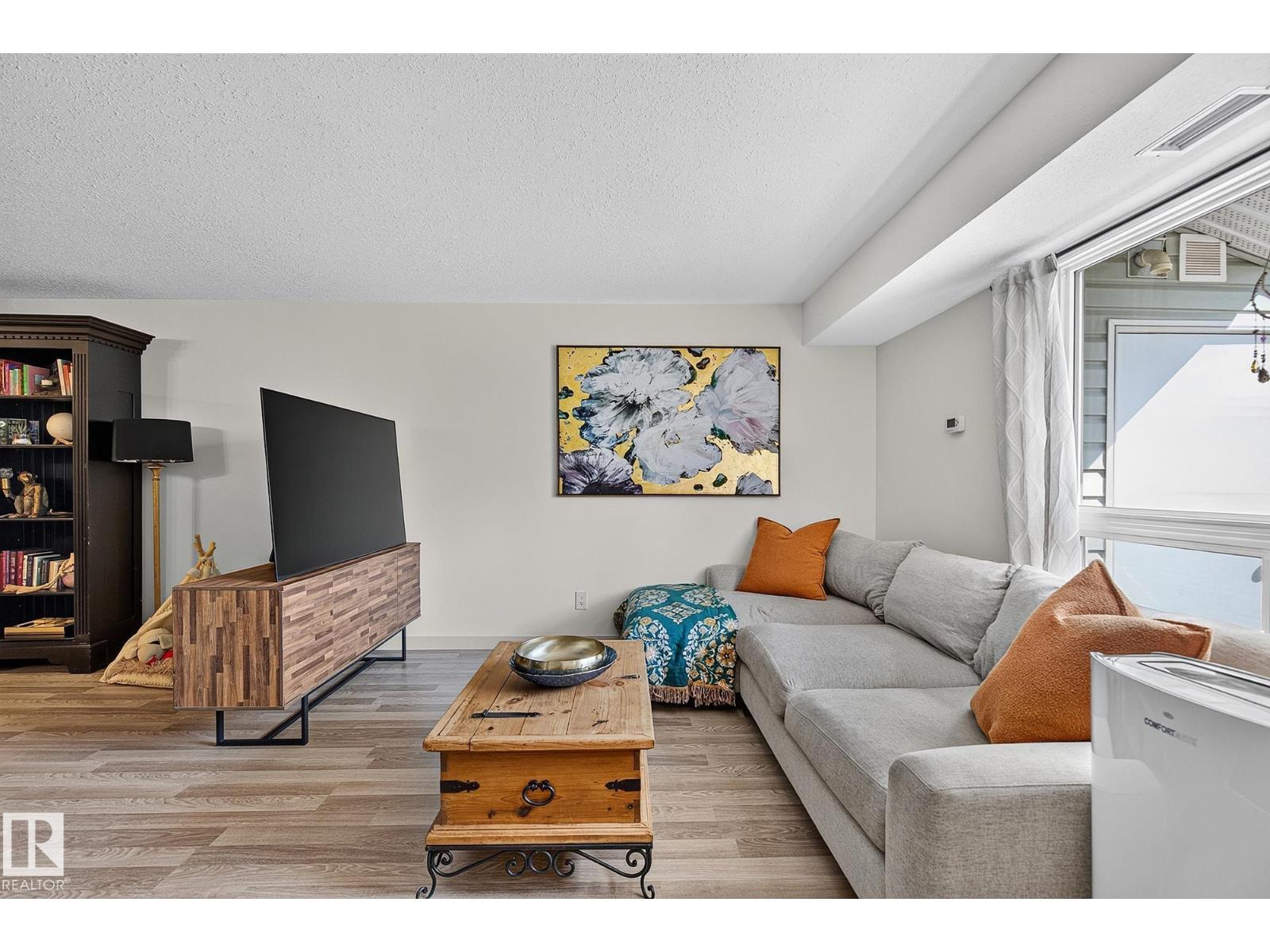 #29 2115 118 ST NW - 16