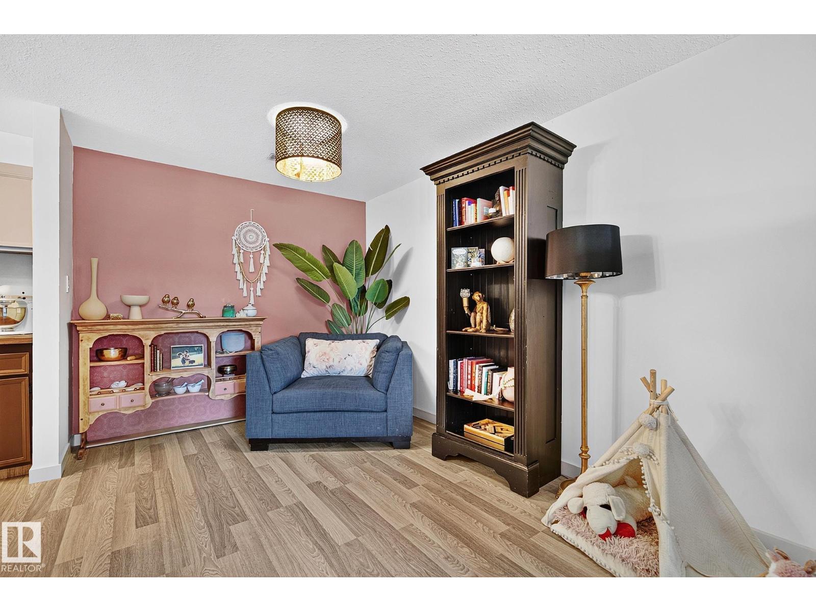 #29 2115 118 ST NW - 19