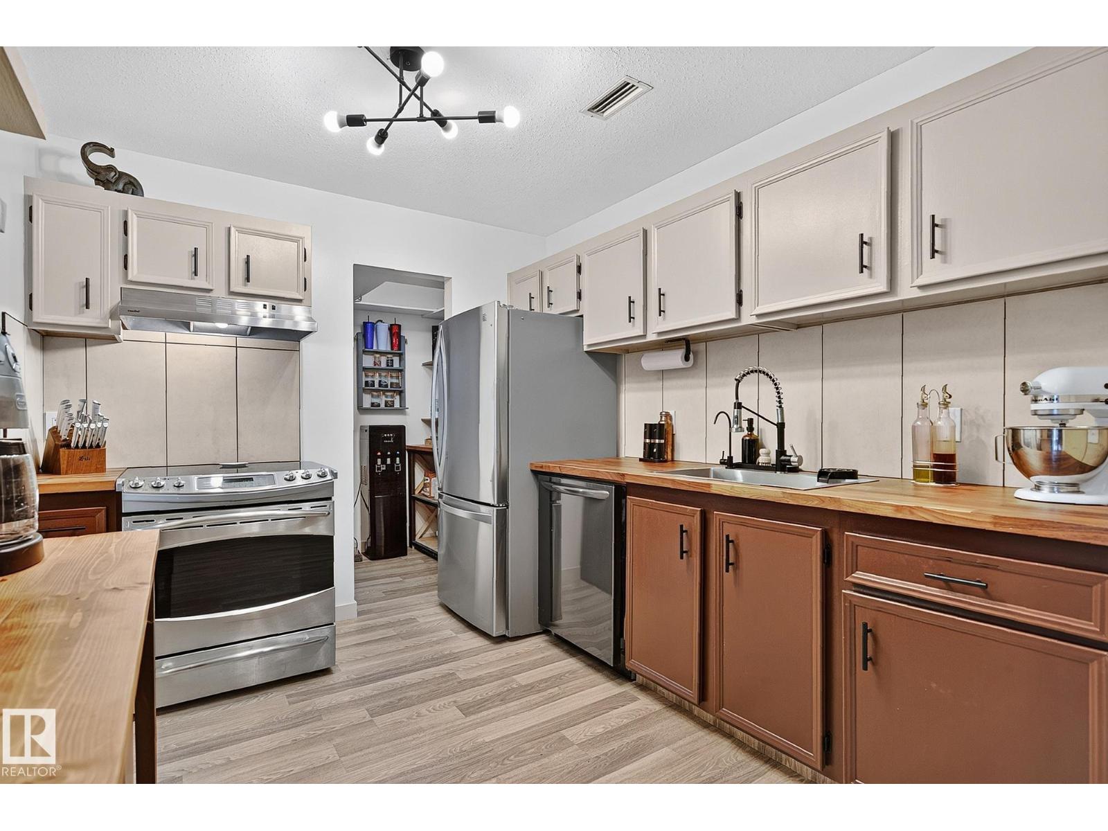 #29 2115 118 ST NW - 26