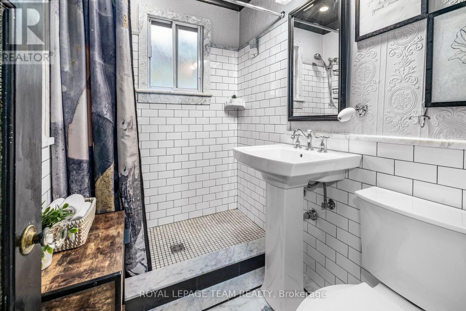 3 Bed, 3 Bath House for Sale in Ottawa – 185 CAMELIA AVENUE, Ottawa – MLS# X13648540 - Image 20