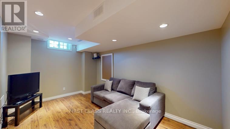 570 HOOVER PARK DRIVE - 35