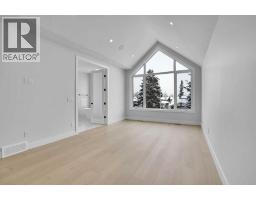 5pc Bathroom - 2823 29 Street Sw, Calgary, AB T3E2K7 Photo 12