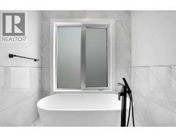 4pc Bathroom - 2823 29 Street Sw, Calgary, AB T3E2K7 Photo 14