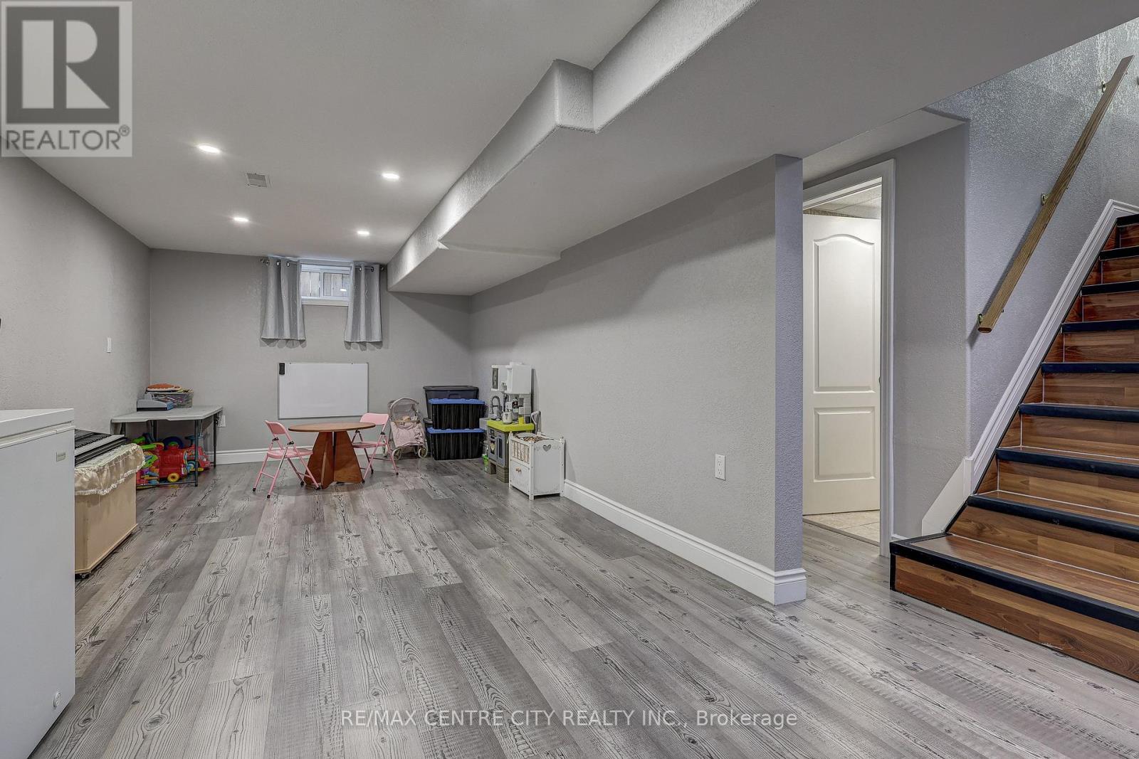 113 SOUTH STREET W - 18