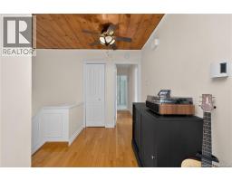 223 Edgett Avenue, photo 5